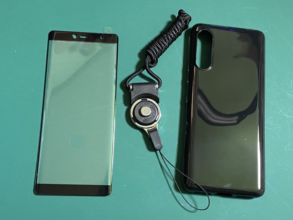 Rakuten Hand ケースと液晶保護ガラスフィルム