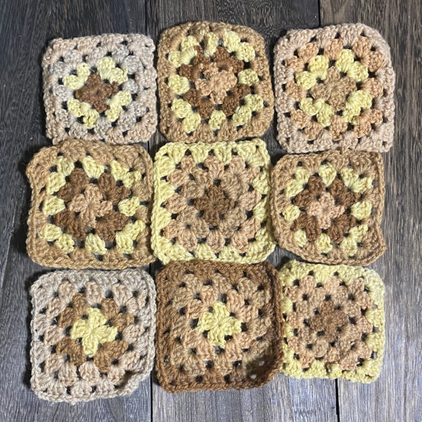 銀杏染めのモチーフ編み